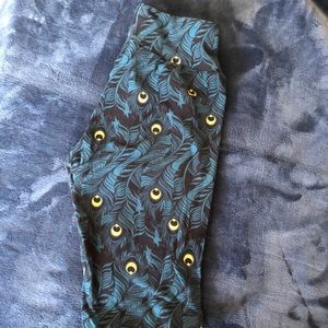 Lularoe OS leggings used peacock feathers print